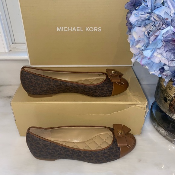 Michael Kors Signature Print Gale Flats, Size 6, Color: Brown - Picture 5 of 10
